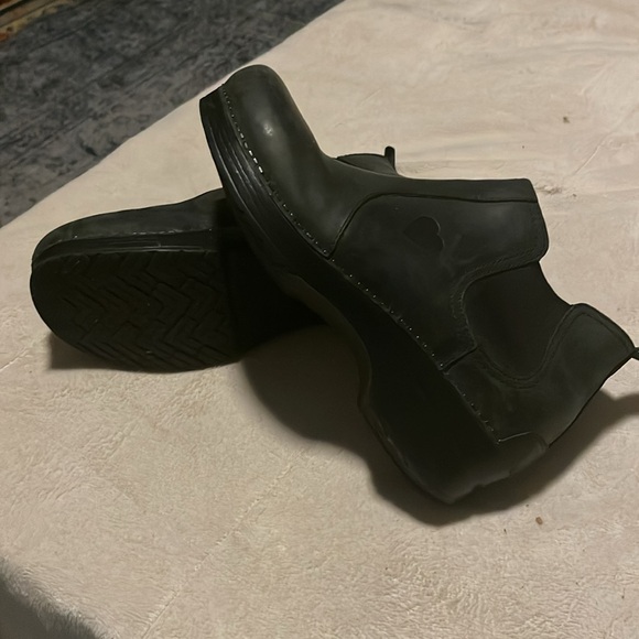 Dansko black clog boots with a heart. - Picture 5 of 5
